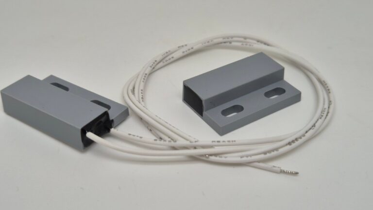 Sensor magnetico NC gris con cable para puerta (conjunto detector+iman)